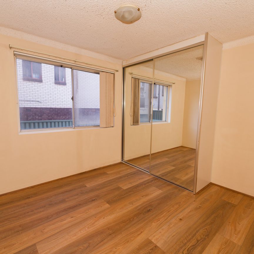 Spacious 1-Bedroom Unit - Prime Liverpool Location - Photo 1