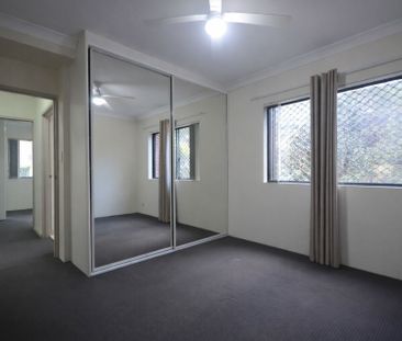 Spacious 2 Bedroom Unit on the Ground Floor - Photo 2