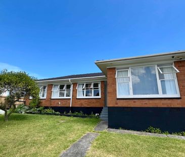 Ideal Family Living with Versatile Options! - Photo 5