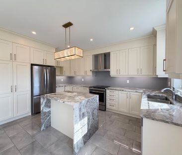 For Lease - 22 Upbound Court, East Gwillimbury, Ontario - Photo 5