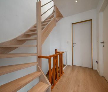 Recent gerenoveerde gezinswoning te Sint-Eloois-Winkel - Photo 2