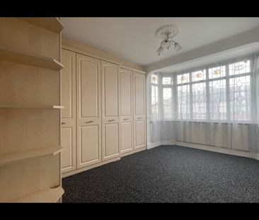 3 Bed Terraced House, Woodbridge Road, IG11 - Photo 4