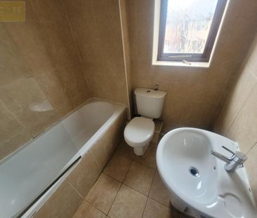 2 bedroom end of terrace house to rent - Photo 2