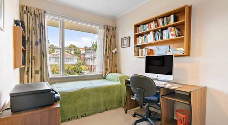 Family Home in Epsom - Photo 2