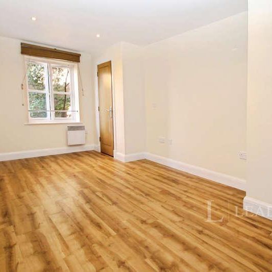 Warwick House, AL1 - Photo 1