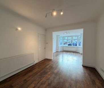 4 Bed Terraced House, Evelyn Avenue, NW9 - Photo 1