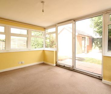 2 bedroom bungalow to rent - Photo 2