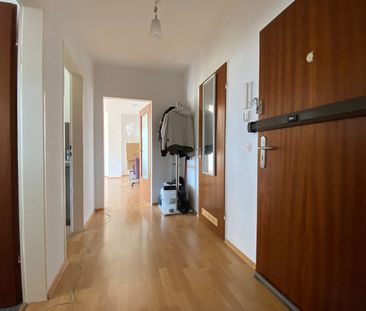 Perfekte Gelegenheit: 2-Zimmer-Wohnung mit riesiger Dachterrasse in Benrath! - Foto 1