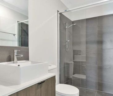 Modern 2 Bedroom Duplex in Promenade Estate - Photo 6