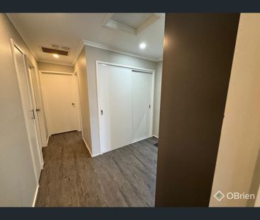 29 Rachel Drive, Cranbourne North, Vic 3977 - Photo 5