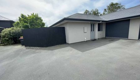 Gloucester awaits!! - Photo 5