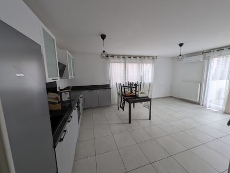 Location Appartement 3 pièces 66m² BRON 69500 - Photo 2