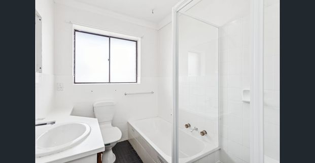 OPEN TO VIEW WEDNESDAY NOVEMBER 12th 4.30 - 5pm - Photo 1