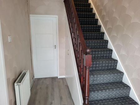 4 bedroom semi-detached house to rent - Photo 5