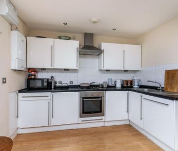 2 bedroom flat to rent - Photo 5