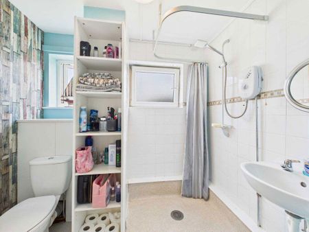 3 bedroom apartment to rent - Photo 5