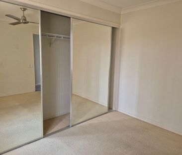 Three bedrooms townhouse,quiet complex, near to all amenities - Photo 2