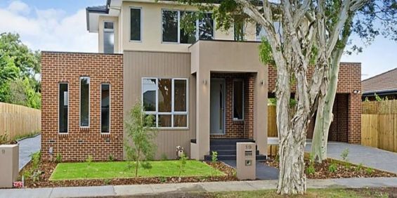 STUNNING TOWNHOUSE WITH ITS OWN STREET FRONTAGE - Photo 3
