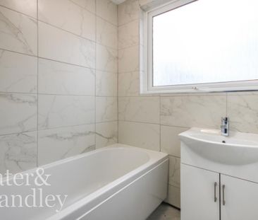 3 bedroom detached house to rent - Photo 4