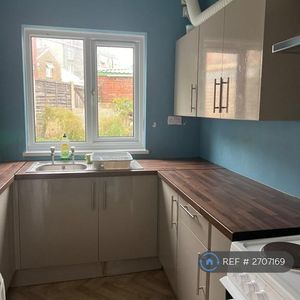 2 bedroom terraced house to rent - Photo 2