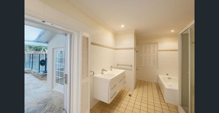 Harbour View Family Home in Vaucluse with Pool & Garden Retreat - Photo 3