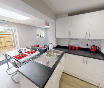 Elm Road Room 4 - Photo 2