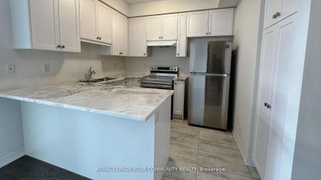 For Lease - 194 Vantage Loop Street, Newmarket, Ontario - Photo 4