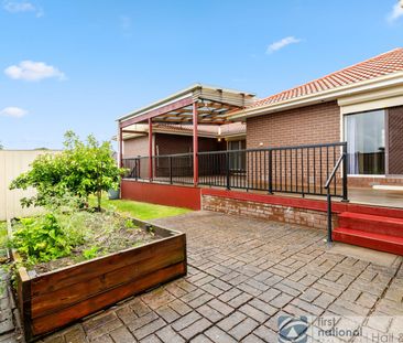 5 Bellbrook Drive, Dandenong North - Photo 2