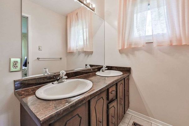 For Lease - 1330 Grand Boulevard, Oakville, Ontario - Photo 1