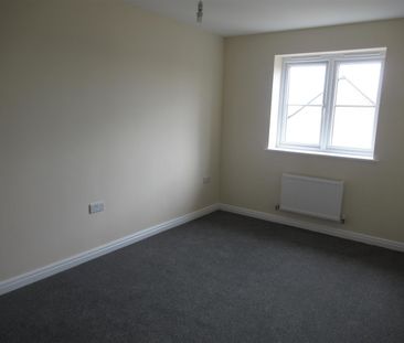 3 Bed House - townhouse - Photo 5
