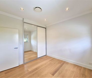 Stylish and Timeless Four Bedrooms Duplex - Photo 6