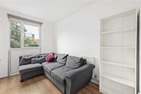 4 bedroom flat to rent - Photo 2
