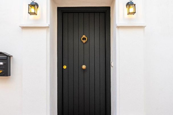 Luxury Townhouse for rent in Marbella, Andalusia - Photo 1