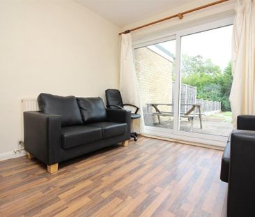4 bedroom semi-detached house to rent - Photo 6