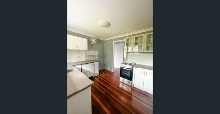 $475 per week (INCLUDES WATER) Duplex in Rocklea - 10kms from CBD. - Photo 4