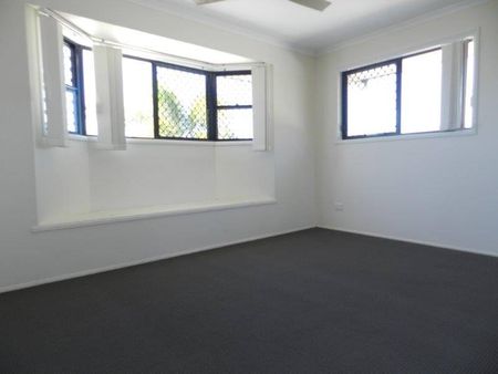 6 BEDROOM, AIR CONDITIONING; UNFURNISHED HOUSE - Photo 2