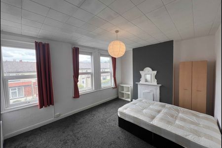 5 Bed Student Accommodation - Photo 4