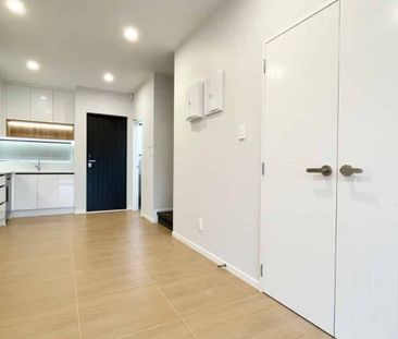 Te Atatu Peninsula, 2 bedrooms with 1 Study - Photo 5