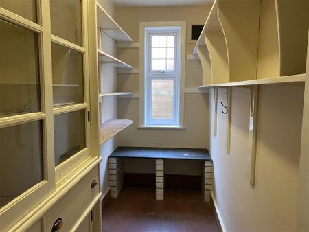 5 bedroom detached house to rent - Photo 2