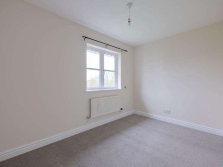 A detached 4 bedroom property, with off street parking, garage and gardens. 2 bathrooms and 2 reception rooms. Close to the town and harbour. Available for 12 m - Photo 3