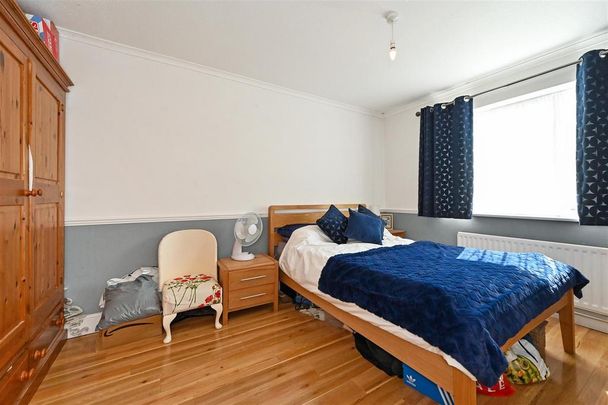 4 bedroom semi-detached house to rent - Photo 1