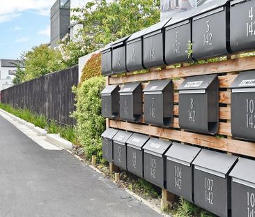 Bright, Furnished 2-Bedroom Apartment in Merivale - Photo 1