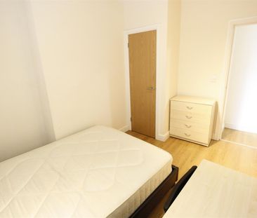 2 Bed Flat To Let On Colum Road - Photo 1