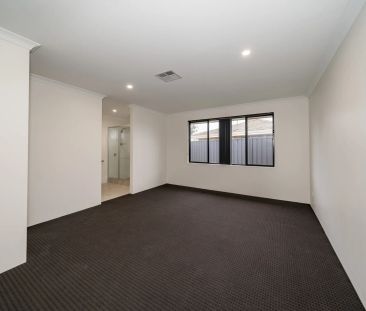 Stunning home close to everything. - Photo 3