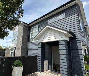 Large 3 Bedroom in Hamilton East - Photo 5