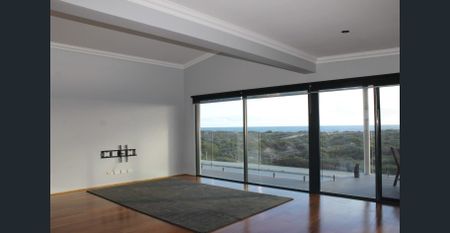 Luxury Beachside Living - Photo 2