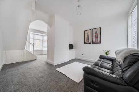 3 bedroom terraced house to rent - Photo 3