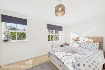 4 bedroom end of terrace house to rent - Photo 3