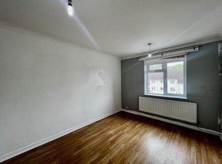 3 Bed Flat, Wellow Close, SO18 - Photo 4