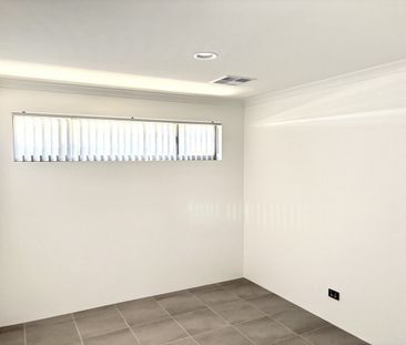 Where Luxury Meets Lifestyle – Brand New Parkside Home - Photo 4